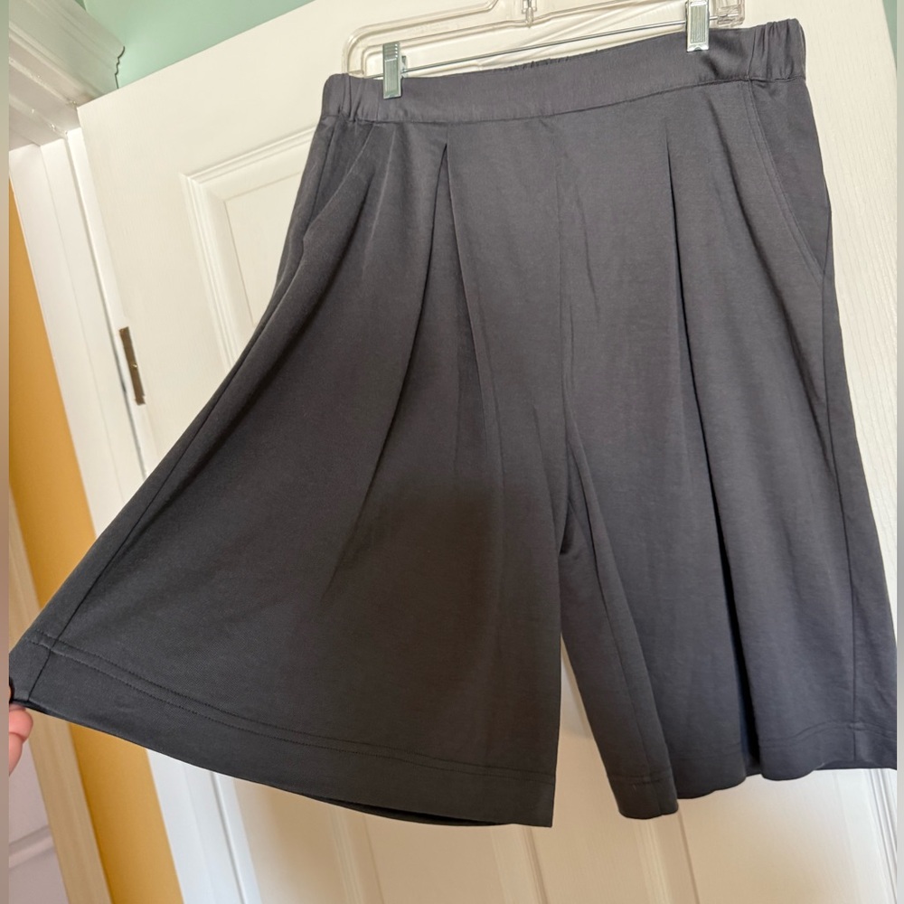 b New York - night blue culotte/shorts NWT